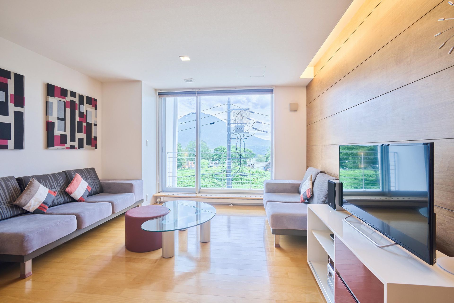 Youtei Tracks 2 Bedroom
