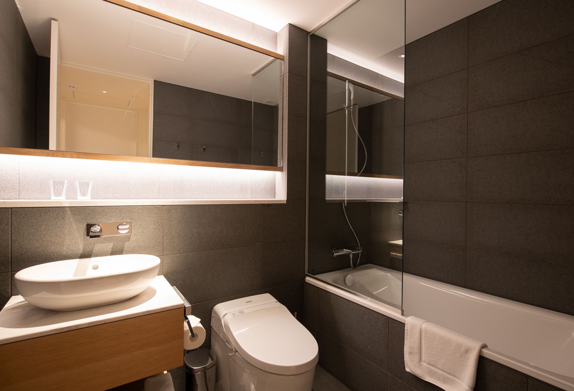 2 Bedroom Suite East View